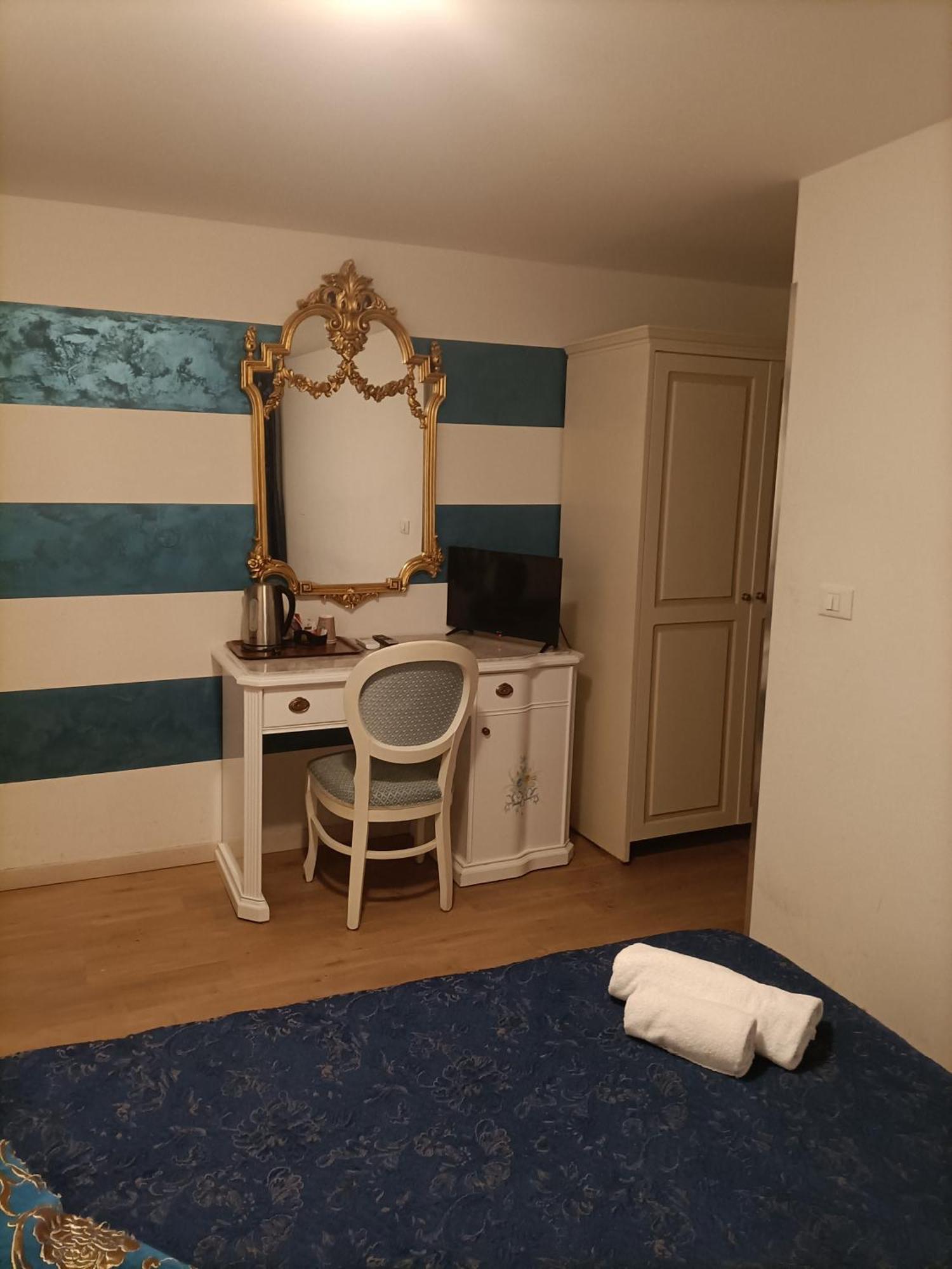 ונציה Palazzo Lion Morosini - Check In Presso Locanda Ai Santi Apostoli מראה חיצוני תמונה