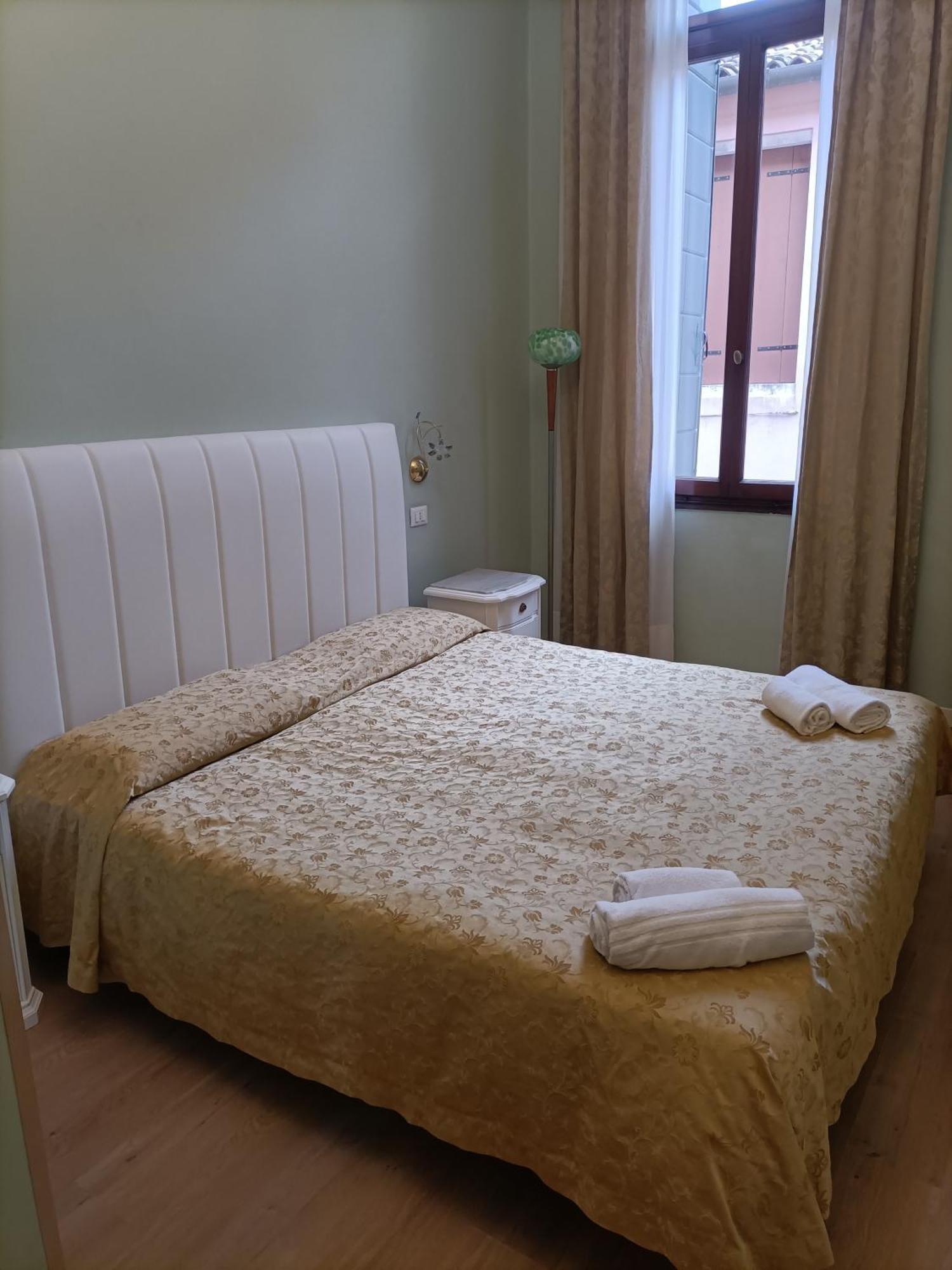ונציה Palazzo Lion Morosini - Check In Presso Locanda Ai Santi Apostoli מראה חיצוני תמונה