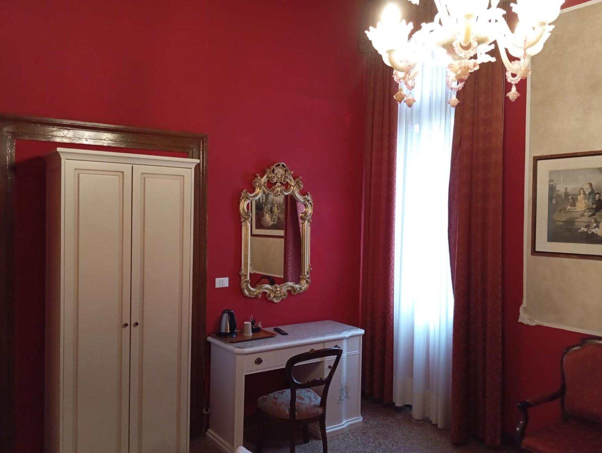 ונציה Palazzo Lion Morosini - Check In Presso Locanda Ai Santi Apostoli מראה חיצוני תמונה