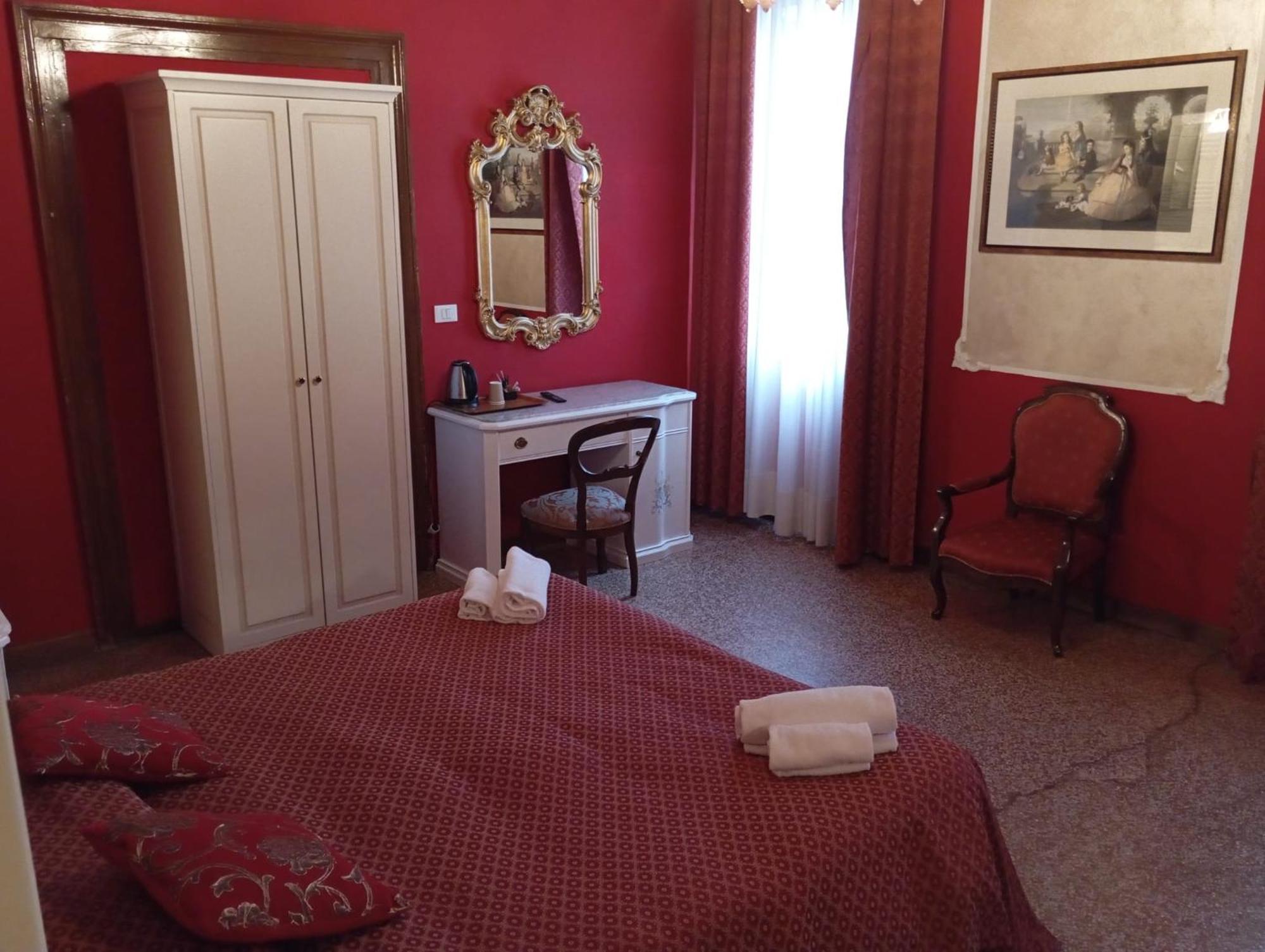 ונציה Palazzo Lion Morosini - Check In Presso Locanda Ai Santi Apostoli מראה חיצוני תמונה