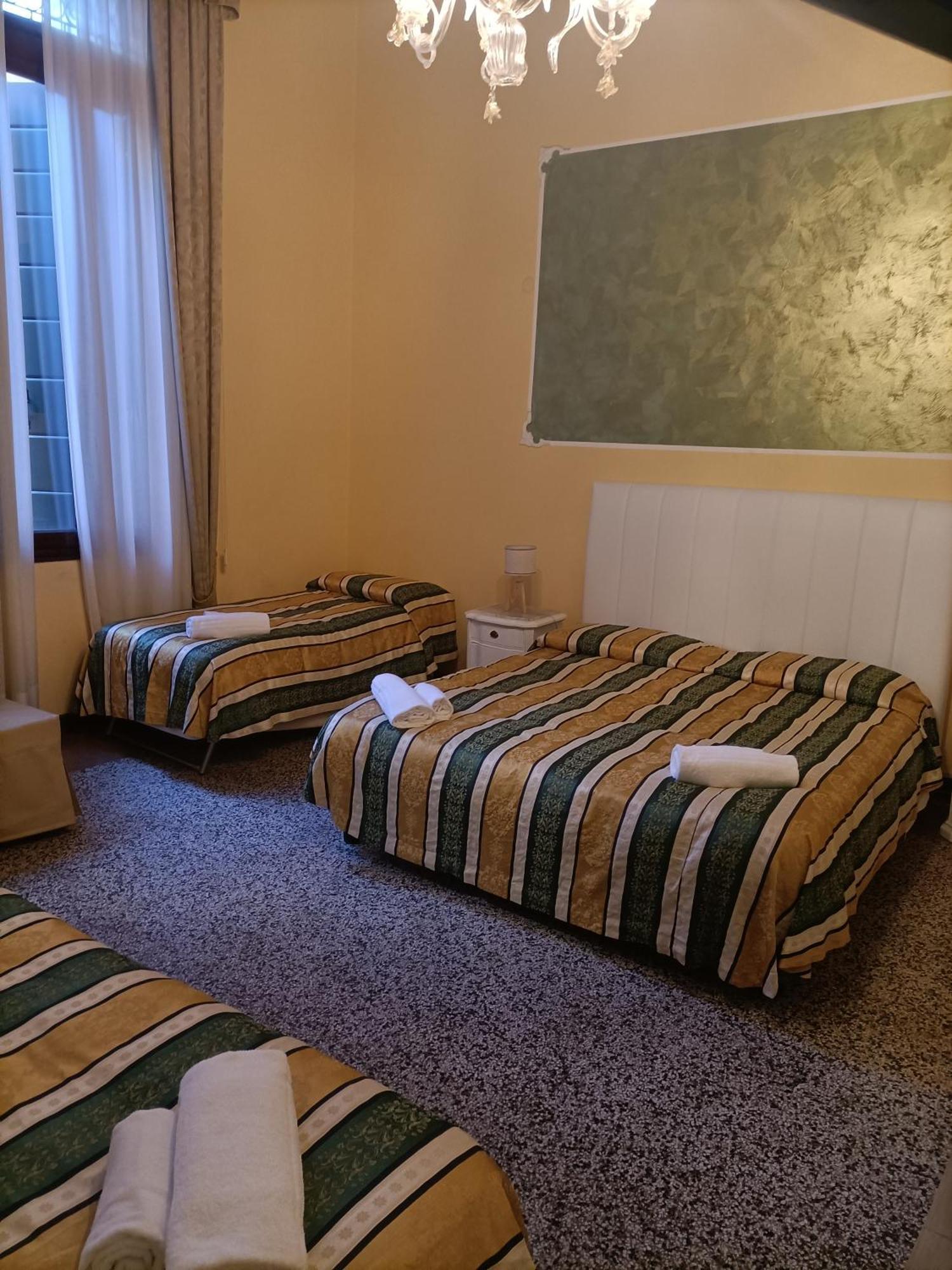 ונציה Palazzo Lion Morosini - Check In Presso Locanda Ai Santi Apostoli מראה חיצוני תמונה