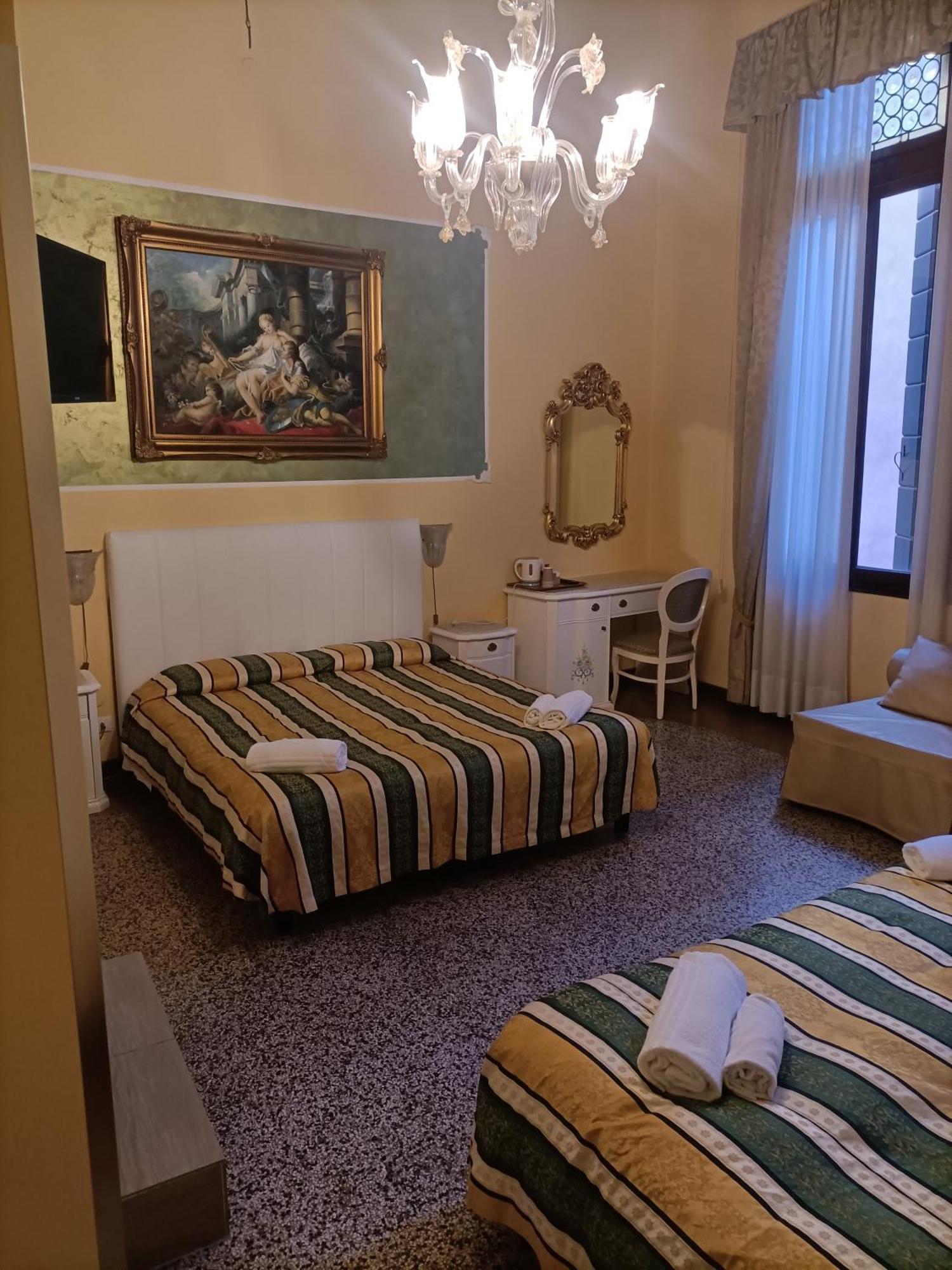 ונציה Palazzo Lion Morosini - Check In Presso Locanda Ai Santi Apostoli מראה חיצוני תמונה