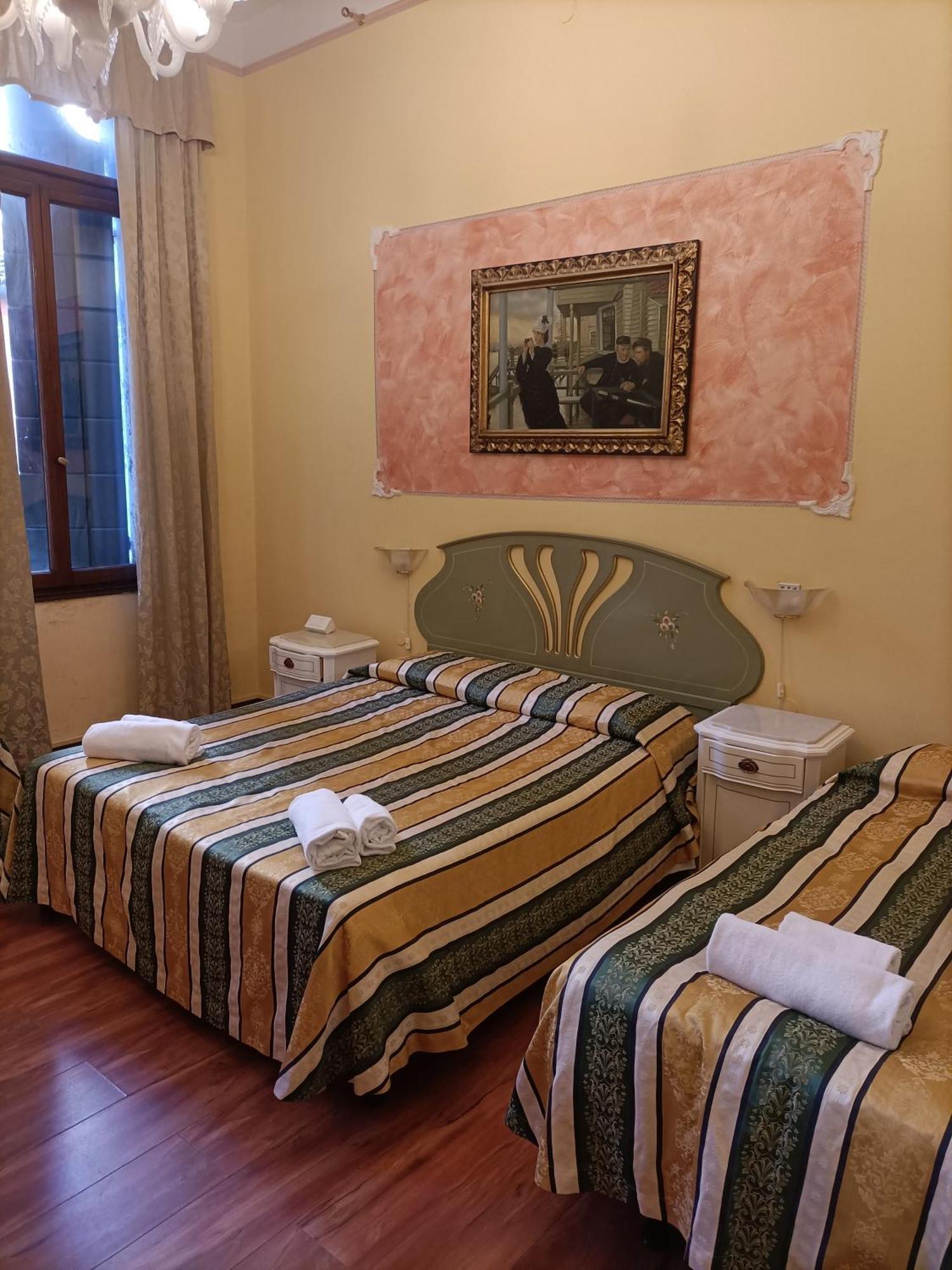 ונציה Palazzo Lion Morosini - Check In Presso Locanda Ai Santi Apostoli מראה חיצוני תמונה