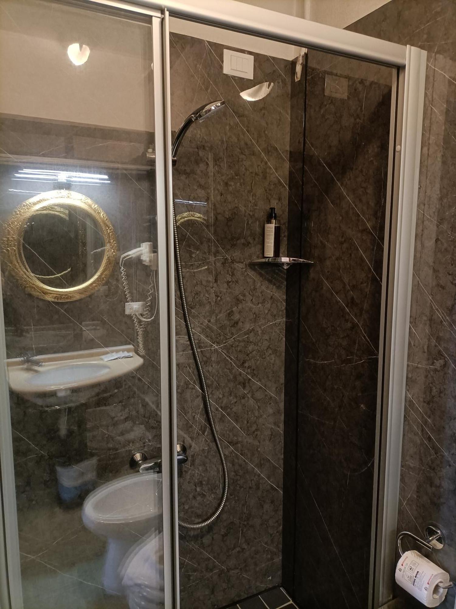 ונציה Palazzo Lion Morosini - Check In Presso Locanda Ai Santi Apostoli מראה חיצוני תמונה